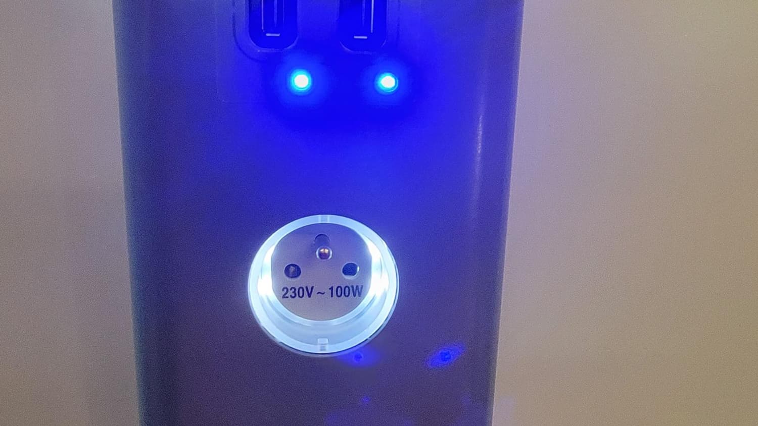 Les prises électriques et ports USB pour les voyageurs du nouveau TGV M