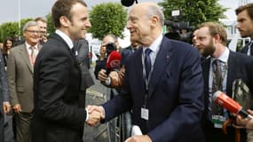 Emmanuel Macron et Alain Juppé en juin 2016.