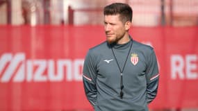 L'entraîneur belge Sébastien Pocognoli lors d'une séance d'entraînement de l'AS Monaco, 14 octobre 2025