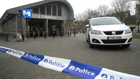 La police déployée près de la station de métro Clemenceau à Bruxelles après des coups de feu le 5 février 2024