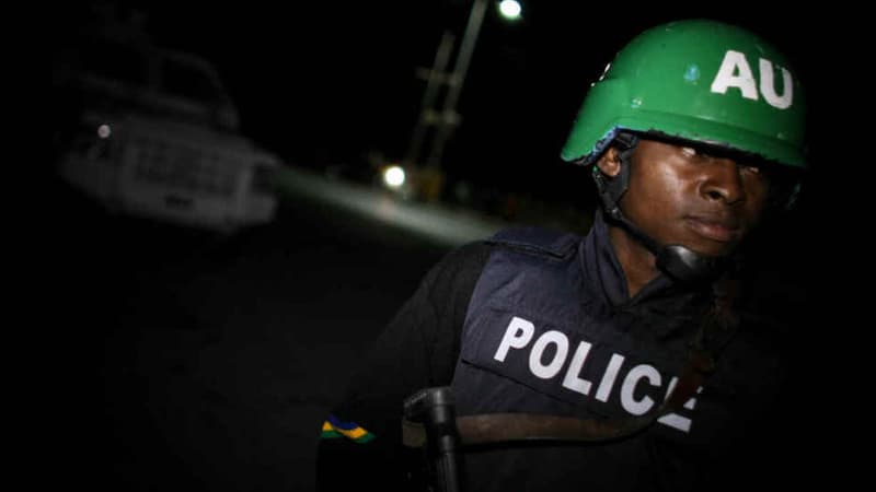 Un membre de la police militaire nigériane. 