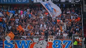 Les supporters de l'OM au Roazhon Park à Rennes le 15 août 2025