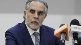 Le ministre de l'Intérieur, Armando Benedetti, assiste à la présentation des questions du référendum organisé par le président colombien Gustavo Petro à Bogota, le 22 avril 2025.