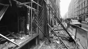 Une photo prise le 4 octobre 1980, après l'explosion d'une bombe rue Copernic, à Paris. 