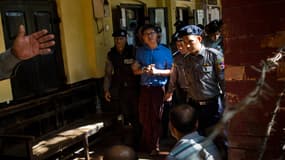 L'un des deux journalistes de Reuters arrive au tribunal, à Rangoun, le 10 janvier 2018. 