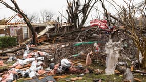 Scène de dévastation après le passage d'une tornade à Rowlett, au Texas, le 27 décembre 2015.