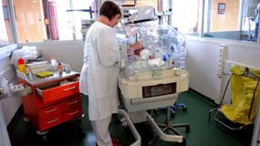 S’il est difficile de prévoir les séquelles que le petit garçon de moins de 900 grammes gardera de cette naissance très prématurée, son état est très préoccupant (image d'illustration).