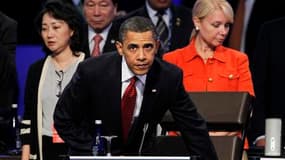 Barack Obama a lancé mardi, au dernier jour du sommet de Washington sur la sécurité nucléaire, un appel à un effort concerté pour éviter que l'arme atomique ne se retrouve entre les mains d'organisations terroristes. /Photo prise le 13 avril 2010/REUTERS/