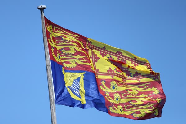Le drapeau de l'étendard royal au-dessus du château de Windsor, le 18 juin 2018. 