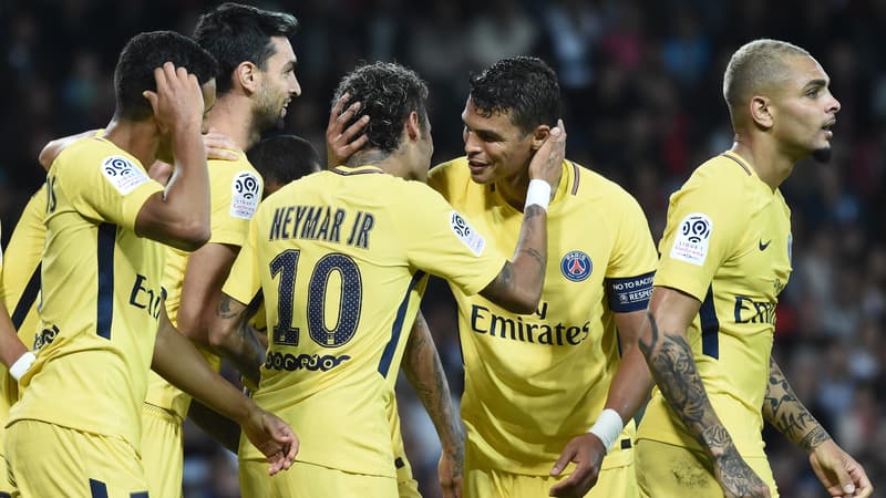 Neymar, déjà félicité par ses nouveaux coéquipiers au PSG.