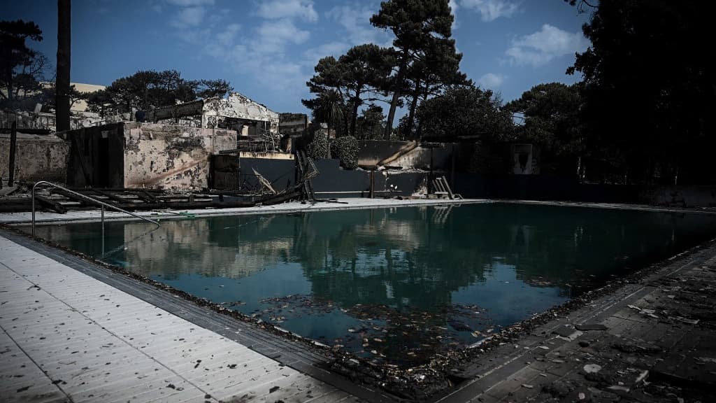 La piscine du camping "La forêt", situé à proximité de la dune du Pilat, le 19 juillet 2022. 