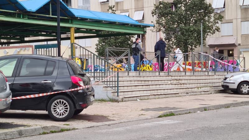 La scène est bouclée par les forces de l'ordre
