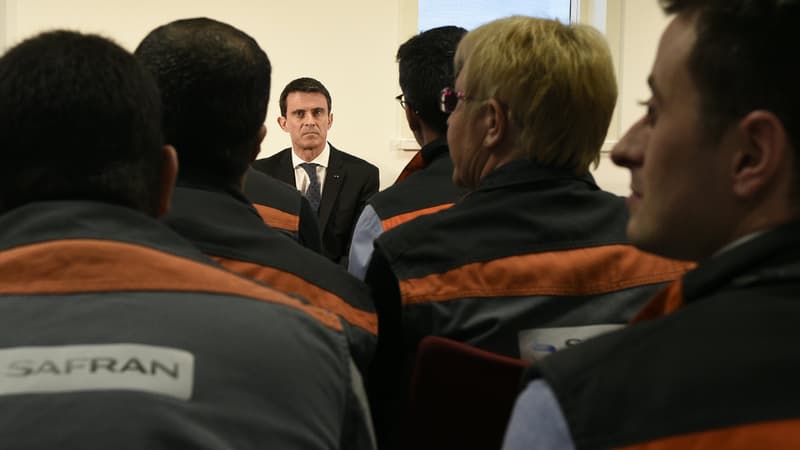 Le Premier ministre Manuel Valls en visite chez Safran, à Commercy, le 21 mars 2016.