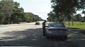 L'officier Encinia arrête Sandra Bland sur le bord de la route, le 10 juillet 2015.