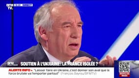 François Bayrou sur le soutien de la France à l'Ukraine: "Ce n'est pas grave d'être seul quand vous défendez la vérité, la liberté ou le droit"