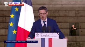 Christophe Capuano, un ami de Samuel Paty, lit le texte "Aux instituteurs et institutrices" de Jean Jaurès