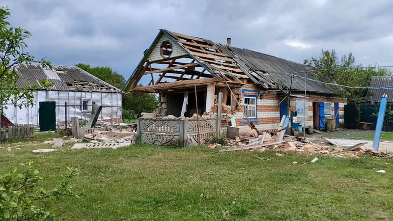 Cette photo publiée le 23 mai 2023 sur le compte Telegram officiel de Vyacheslav Gladkov, gouverneur de la région de Belgorod, montre une maison endommagée dans la région de Belgorod. 