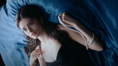 Solann dans le clip de "Petit corps"