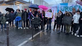 Mobilisation devant le collège Gisèle-Halimi à Ivry-sur-Seine, le 8 janvier 2024.