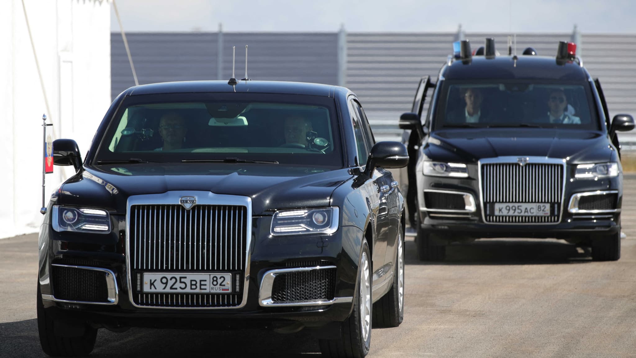 Kim Jong Un is ontevreden over de luxe Russische auto die Vladimir Poetin hem heeft gegeven