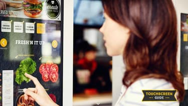 Choisir les ingrédients de son hamburger sur un écran tactile, la solution de McDo pour enrayer sa chute.