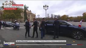 11-Novembre: Emmanuel Macron accueilli par Sébastien Lecornu au pied de la statue de Georges Clémenceau avant d'y déposer une gerbe de fleurs et de s'y recueillir