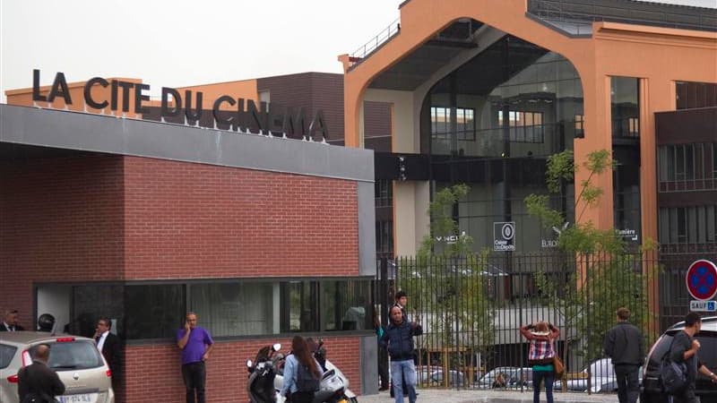 Le réalisateur-producteur Luc Besson a inauguré vendredi sa Cité du cinéma, un gigantesque complexe dédié au septième art en Seine-Saint-Denis dont l'ambition est de permettre à la France de rivaliser avec les grands studios de ses voisins européens et d'