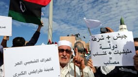 Des Libyens réclamant le départ des milices de la ville de Tripoli ce vendredi 15 novembre