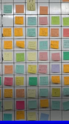 À New York, la thérapie du Post-it fait son retour dans le métro après l'élection de Donald Trump