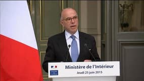 Mobilisation des taxis: "70 véhicules ont subi des dégradations", annonce Cazeneuve