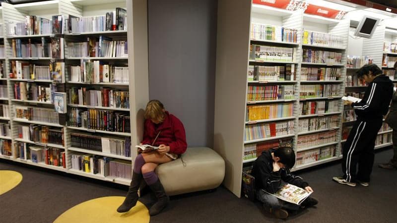 Enseigne Fnac à Nice. Selon le ministre du Travail Michel Sapin, le gouvernement se défend de tout interventionnisme dans l'économie privée mais sera attentif à limiter les éventuelles conséquences sur l'emploi de la décision du groupe PPR de se défaire d