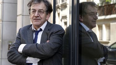 Alain Finkielkraut le 10 avril 2014 devant les locaux de son éditeur, Stock.