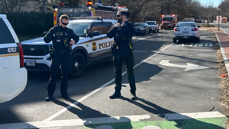 Des policiers près de l'ambassade d'Israël à Washington D.C., le 25 février 2024.