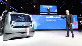 Le gros des quelque 34 milliards d'euros dédiés aux nouvelles technologies servira donc à étoffer l'offre de voitures tout électriques et hybrides.