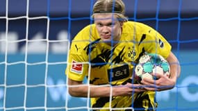 L'attaquant norvégien de Dortmund, Erling Braut Haaland, auteur d'un doublé lors du match de Bundesliga face à Schalke, à Gelsenkirchen, le 20 février 2021