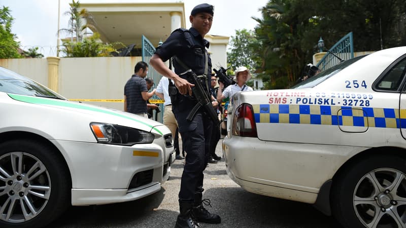 Un membre de la police royale malaisienne, le 7 mars 2017, à Kuala Lumpur