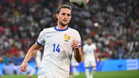 Le milieu de terrain de l'équipe de France Adrien Rabiot face à l'Espagne le 9 juillet 2024 