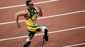 Le champion paralympique Oscar Pistorius a été arrêté pour le meurtre de sa petite amie, Reeva Steenkamp.