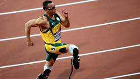 Le champion paralympique Oscar Pistorius a été arrêté pour le meurtre de sa petite amie, Reeva Steenkamp.