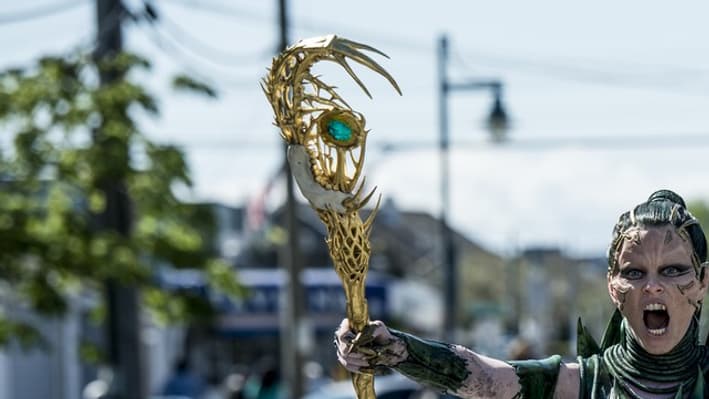 Rita Repulsa incarnée par Elizabeth Banks
