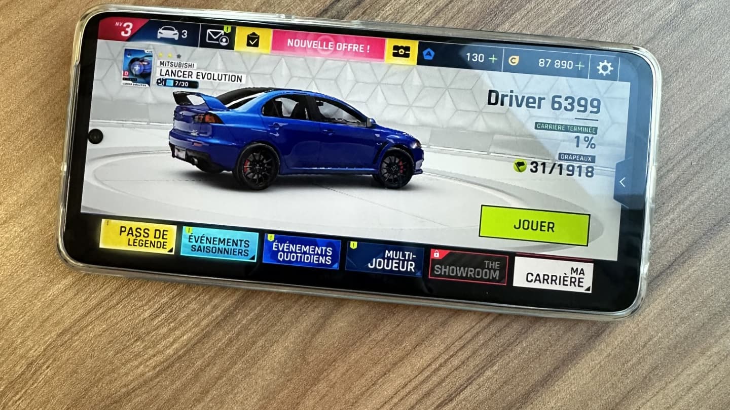 Le jeu Asphalt 9 sur le Realme C67.