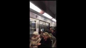 Un conducteur de métro parisien fait patienter ses passagers avec humour  