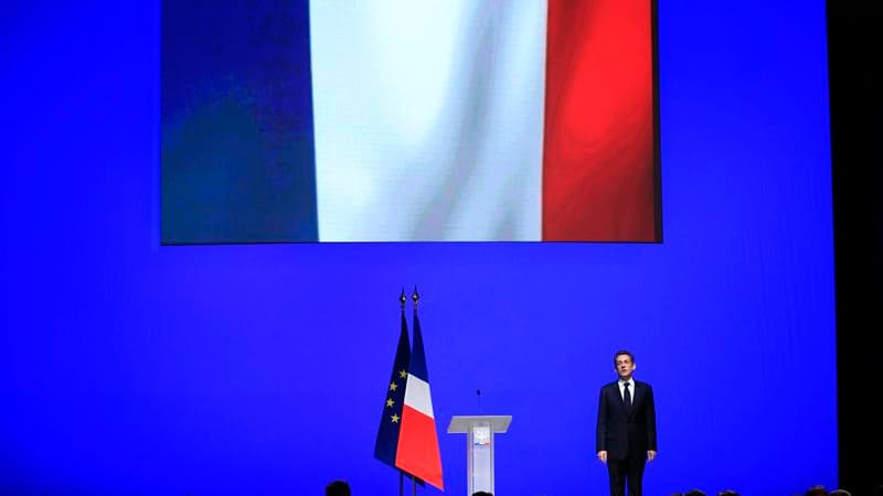 Dans l'attente d'un accord avec l'Allemagne sur la crise de la zone euro et faute de décisions à annoncer, Nicolas Sarkozy a prononcé jeudi à Toulon un discours-programme dans lequel il a tenté de répondre aux inquiétudes des Français. /Photo prise le 1er