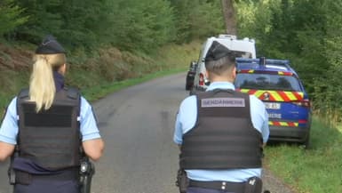 Des gendarmes présents sur la RD350 à Plaine dans le Bas-Rhin le samedi 30 septembre 2023 autour du périmètre de sécurité érigé dans le cadre de la disparition de Lina.