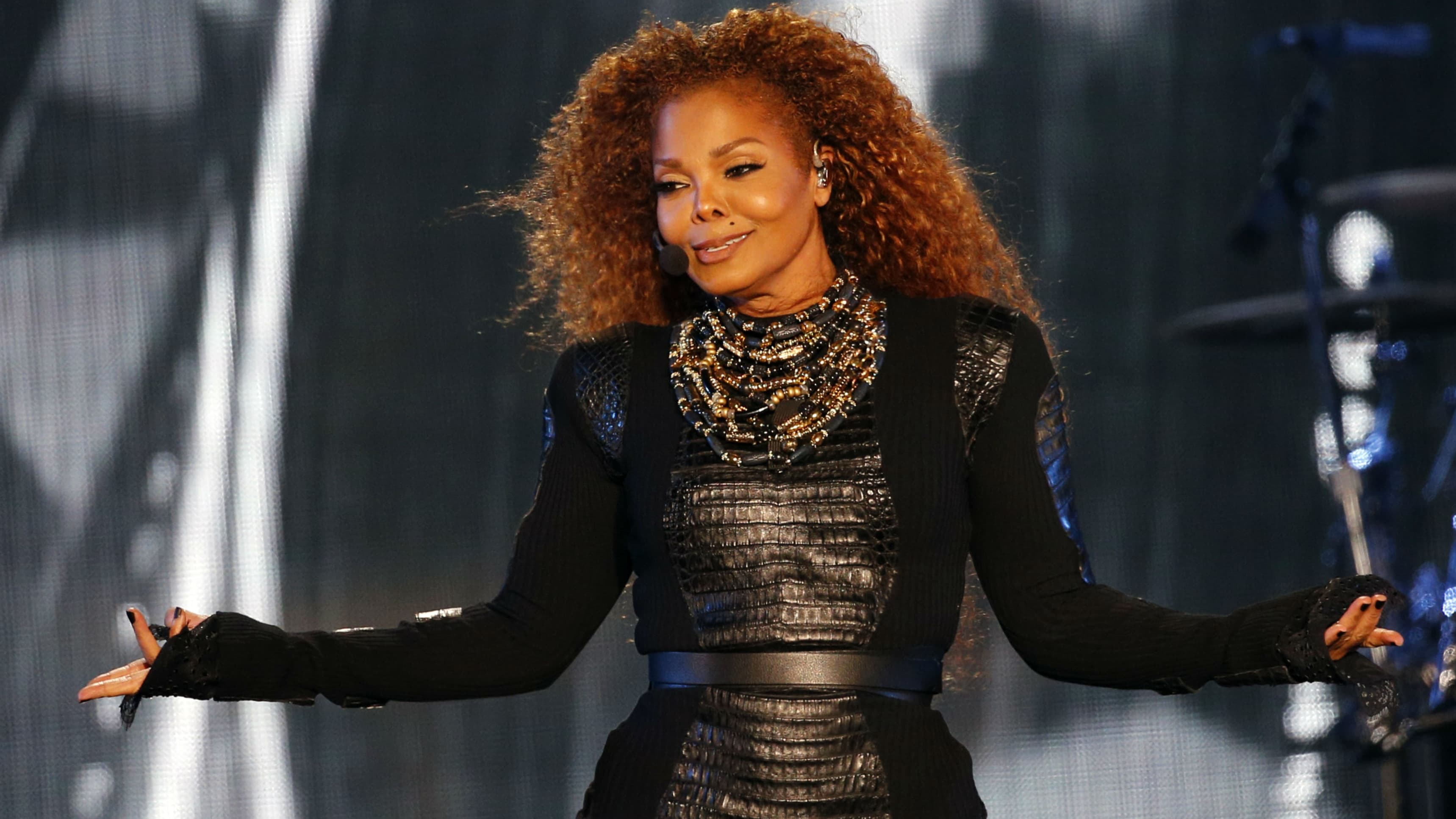 Janet Jackson sur scène à Dubaï en mars 2016 Janet Jackson sur scène à Dubaï en mars 2016