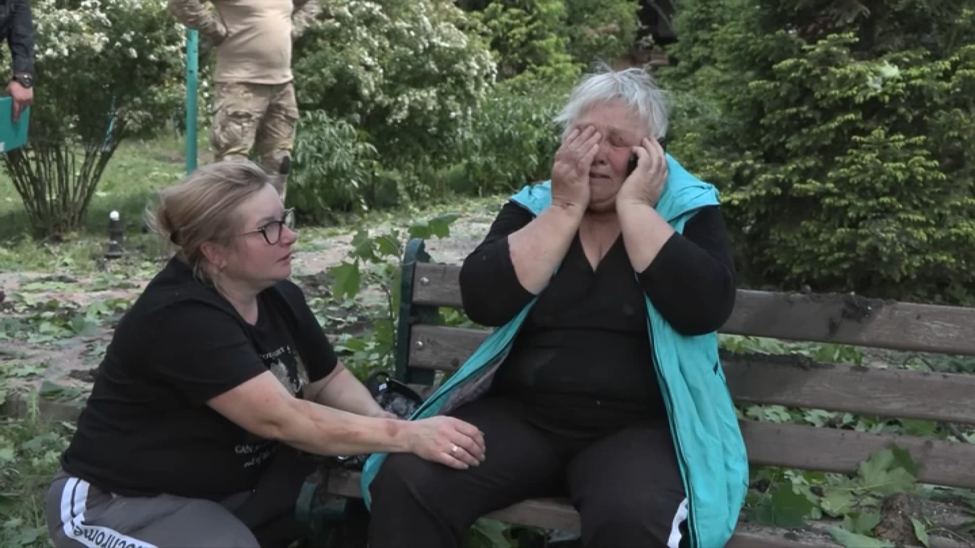 Une vieile dame ukrainienne vient d'apprendre la mort de son mari, le 19 mai 2024 Une vieile dame ukrainienne vient d'apprendre la mort de son mari, le 19 mai 2024