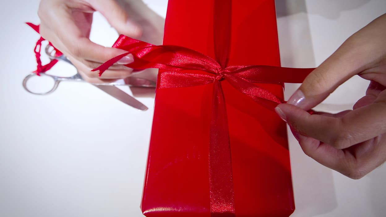 Top 20 des trucs à répondre quand on reçoit un cadeau tout naze