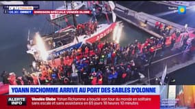  Vendée Globe 2024: Yoann Richomme est acclamé par le public sur le quai des Sables-d'Olonne