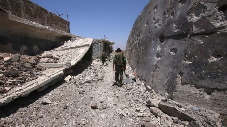 Ces attaques surviennent alors que le régime cherche à reprendre entièrement les provinces proches de Deraa et Qouneitra, contrôlées à plus de 90% par le pouvoir.