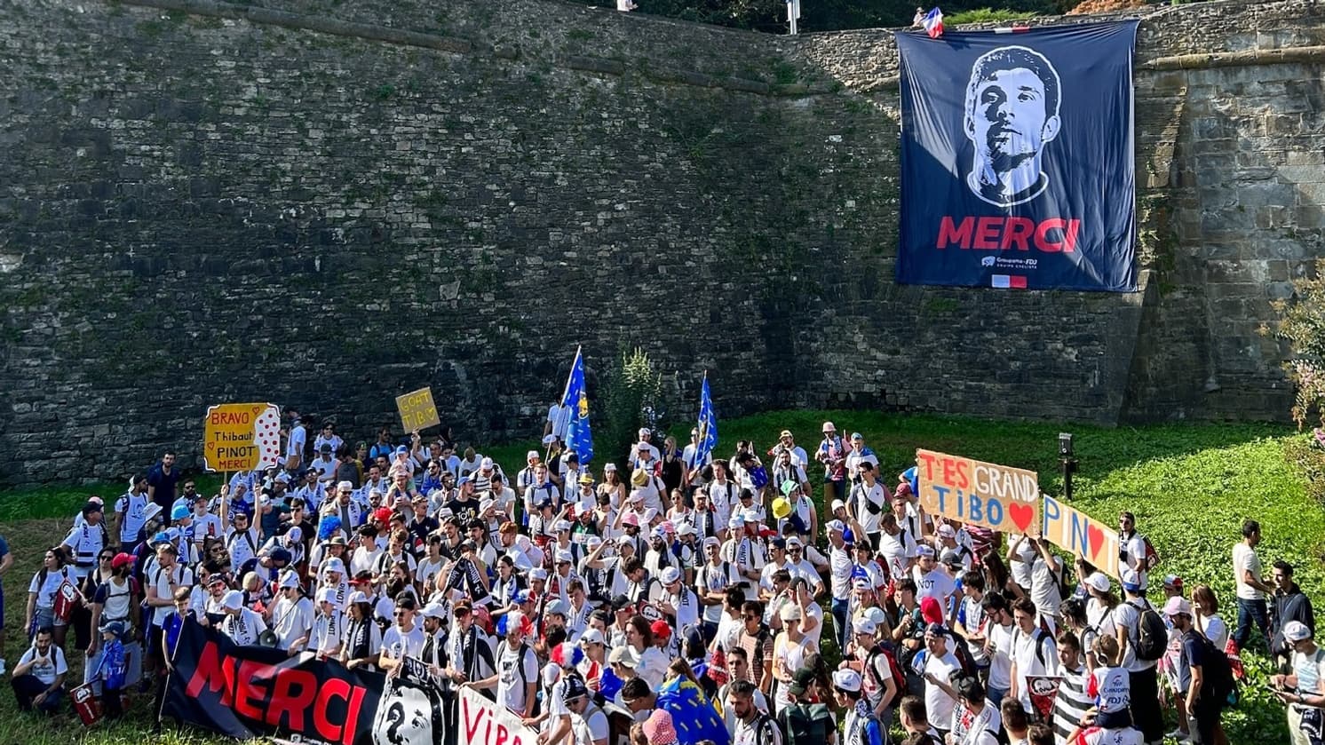 Les fans de Thibaut Pinot au Tour de Lombardie 